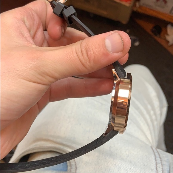 I have a nice Gucci watch - Picture 3 of 4